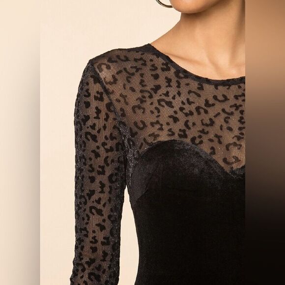 superdown Revolve Kimberly Mesh Sleeve Velvet Mini Dress in Black - Size XXS - Picture 3 of 11